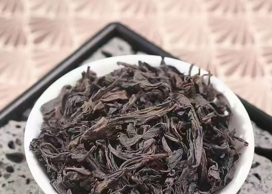 우위 바위 차는 우롱 차로, 북부 푸젠의 우위 산에서 생산되며, 차나무는 바위 균열에서 자란다